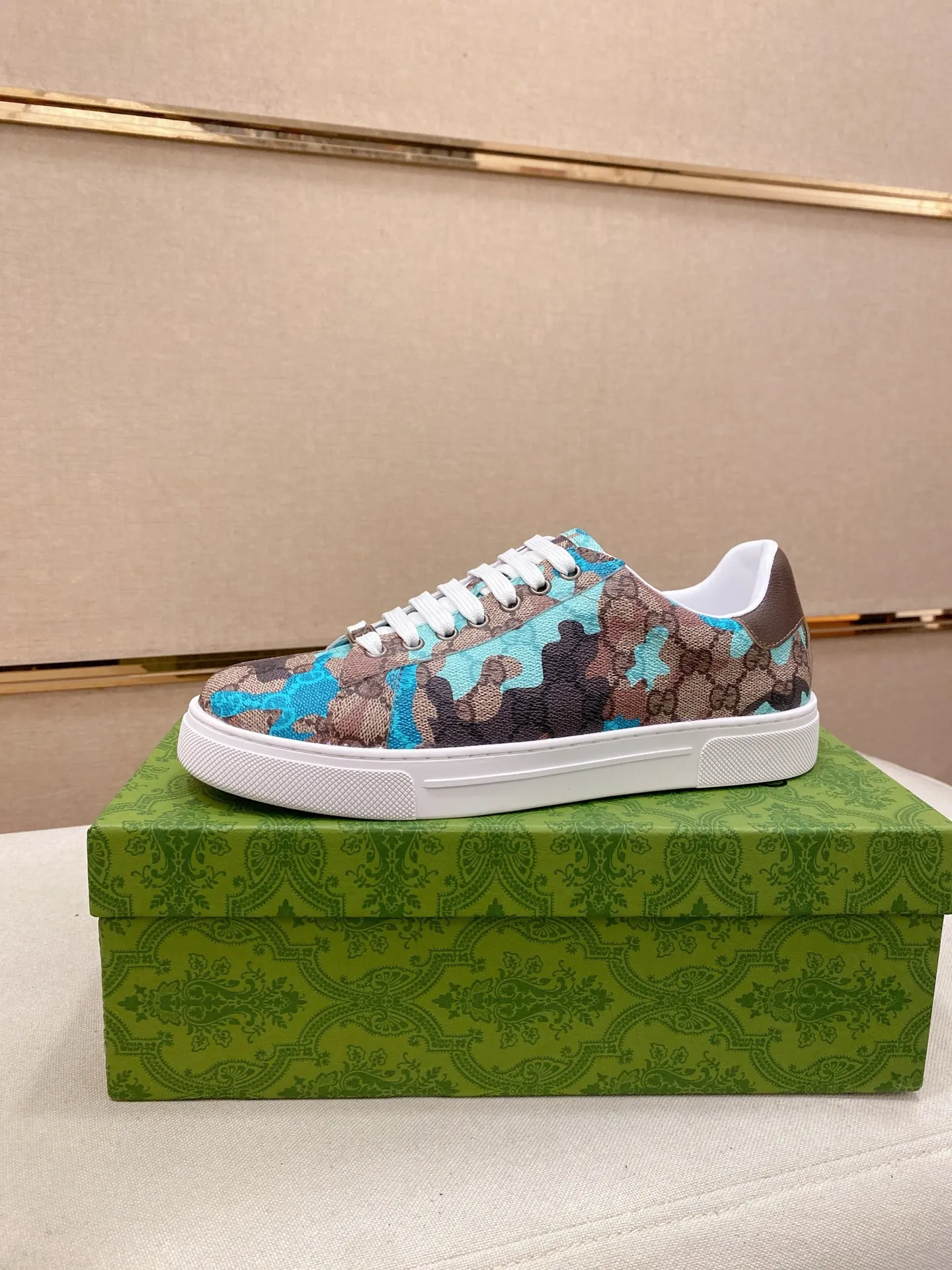 Ex-factory price 380💰【Gucci】Gucci men’s latest series of casual shoes! The official website is built 1:1. The upper is made of imported high-quality cowhide, and the lining is made of high-quality sheepskin, which is soft and comfortable. Picky selection of materials and exquisite workmanship give you the best enjoyment. Number of yards: 38-44 yards.